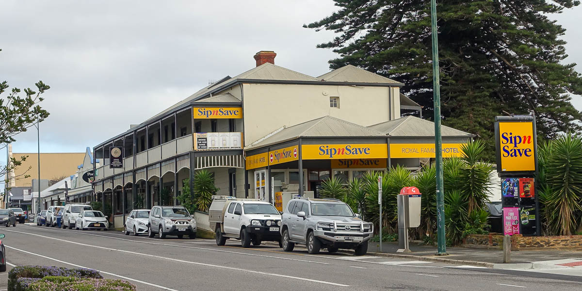 Royal Family Hotel Photo