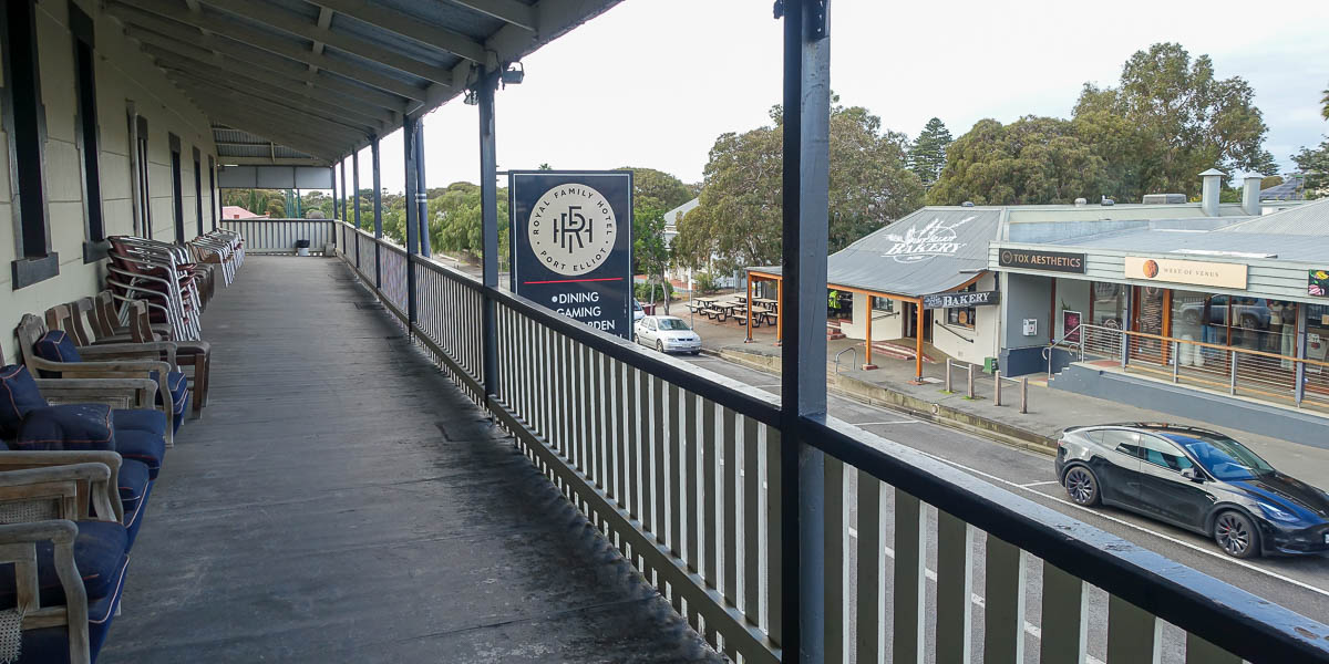 Royal Family Hotel Photo