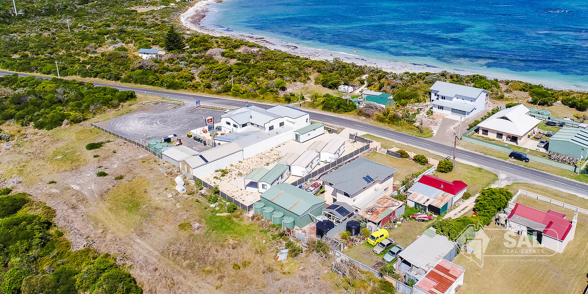 The Rocks Tavern and Cabins Photo